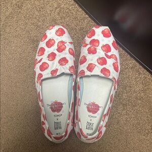 Toms Red Apple Print Flats